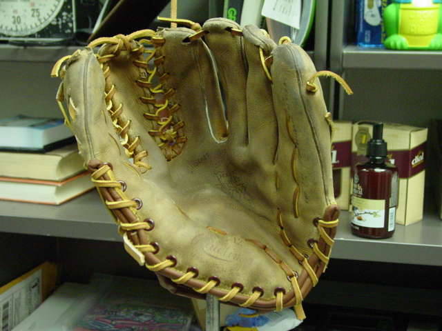 Six fingered hot sale baseball glove