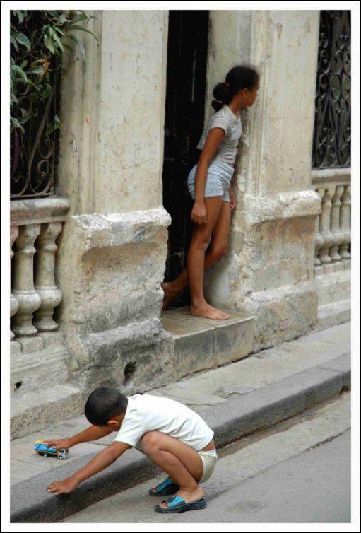 Cuba: ''Los Juguetes y los Niños'' Cuba: ''Los Juguetes y los Niños''