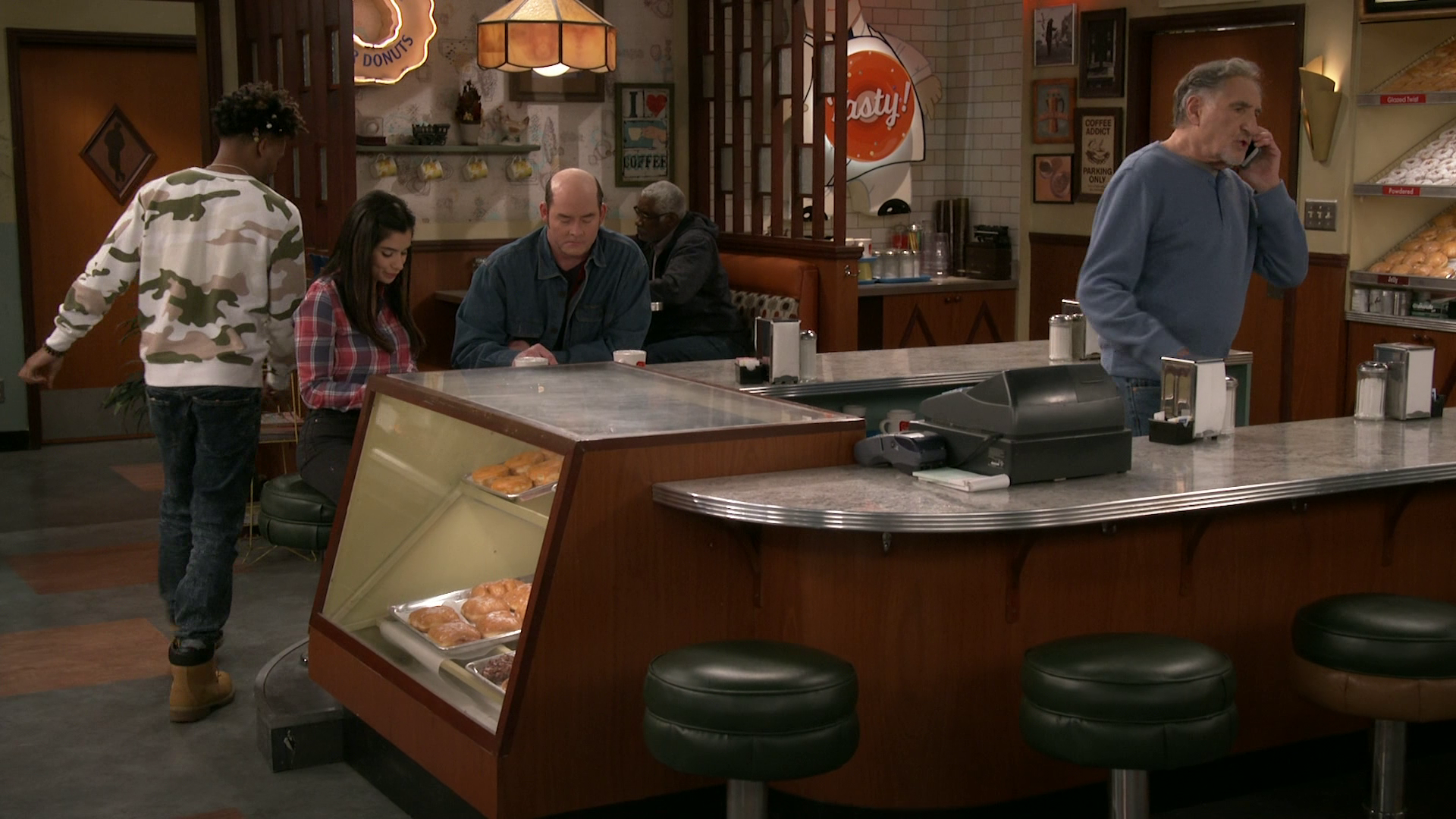 Superior Donuts S02E17 1080p HDTV X264-DIMENSION Superior Donuts S02E17 1080p HDTV X264-DIMENSION